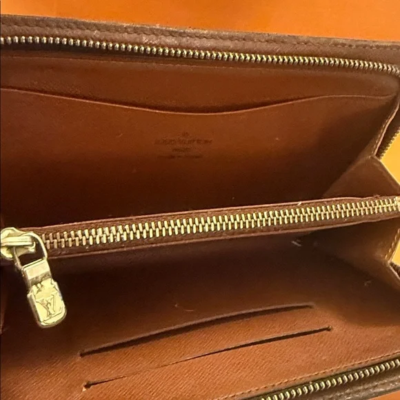 Authentic Louis Vuitton long wallet broken zipper - Picture 9 of 15
